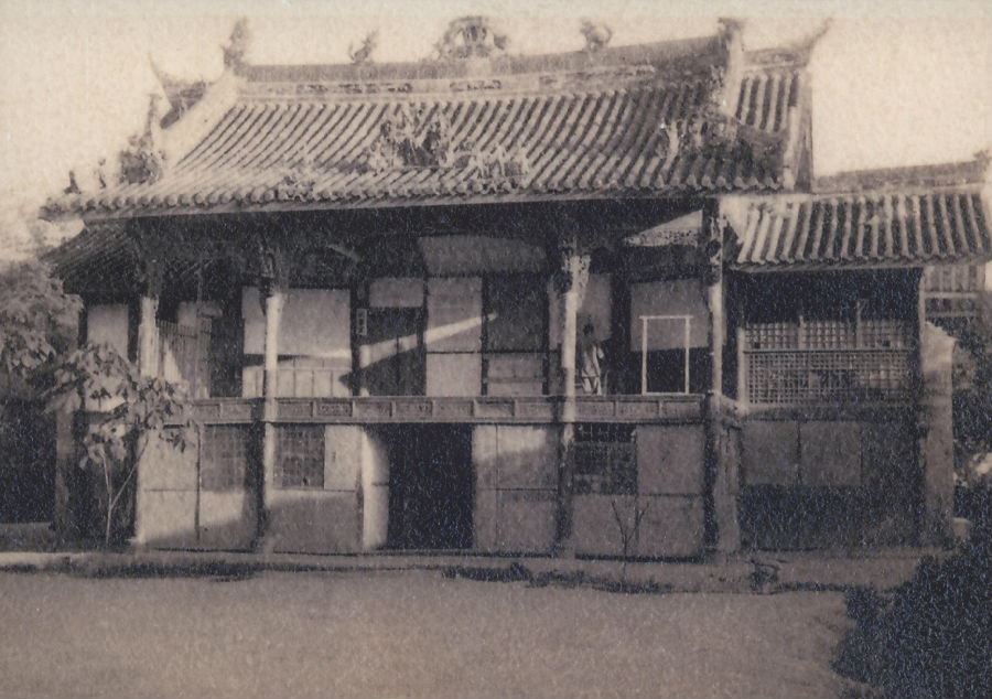 6-四川省立成都中学东岳庙办学时期的戏台图书馆.jpg